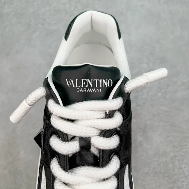 Valentino Garavani Sneakers One Stud XL Low-Top product detail image 5