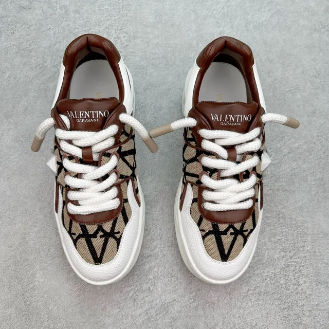 Valentino Garavani Sneakers One Stud XL Low-Top product detail image 20