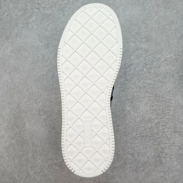Valentino Garavani Sneakers One Stud XL Low-Top product detail image 18