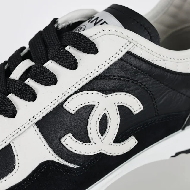 Chanel Sneakers Low-Top Double-C Logo product detail image 6