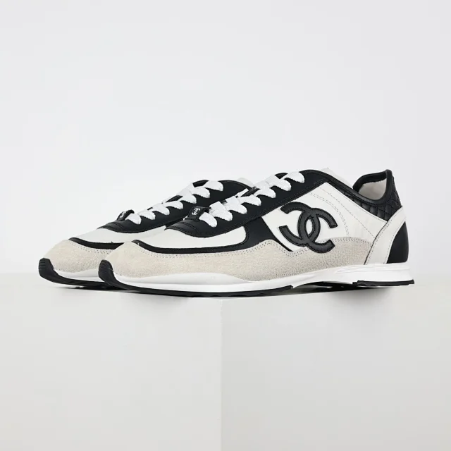 Chanel Sneakers Low-Top Double-C Logo product detail image 10