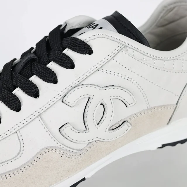 Chanel Sneakers Low-Top Double-C Logo product detail image 42