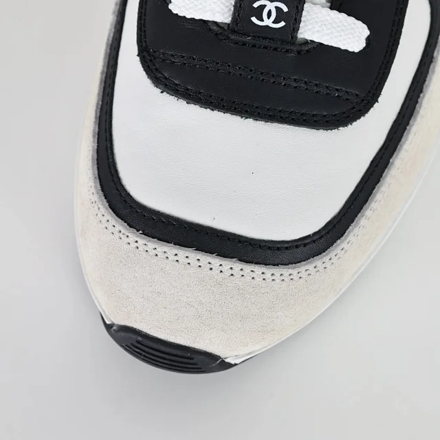 Chanel Sneakers Low-Top Double-C Logo product detail image 14