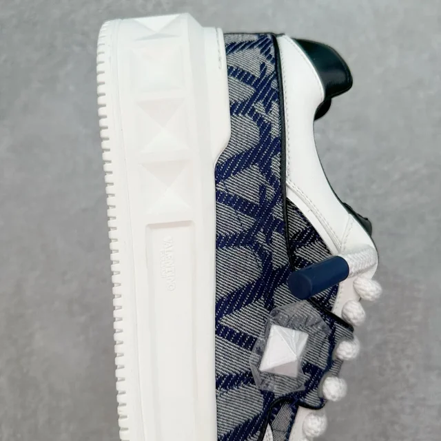 Valentino Garavani Sneakers One Stud XL Low-Top product detail image 15