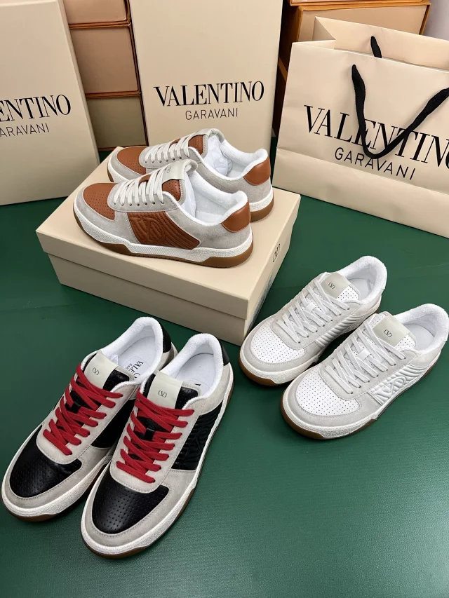 Valentino Garavani Sneakers Low-top VLogo side-panel product detail image 1