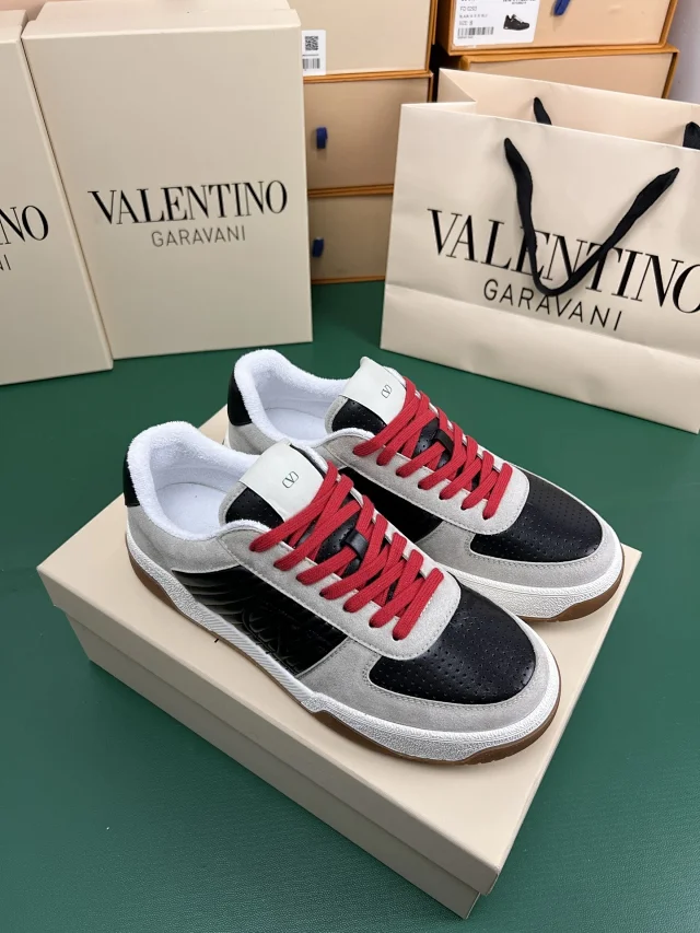 Valentino Garavani Sneakers Low-top VLogo side-panel product detail image 5