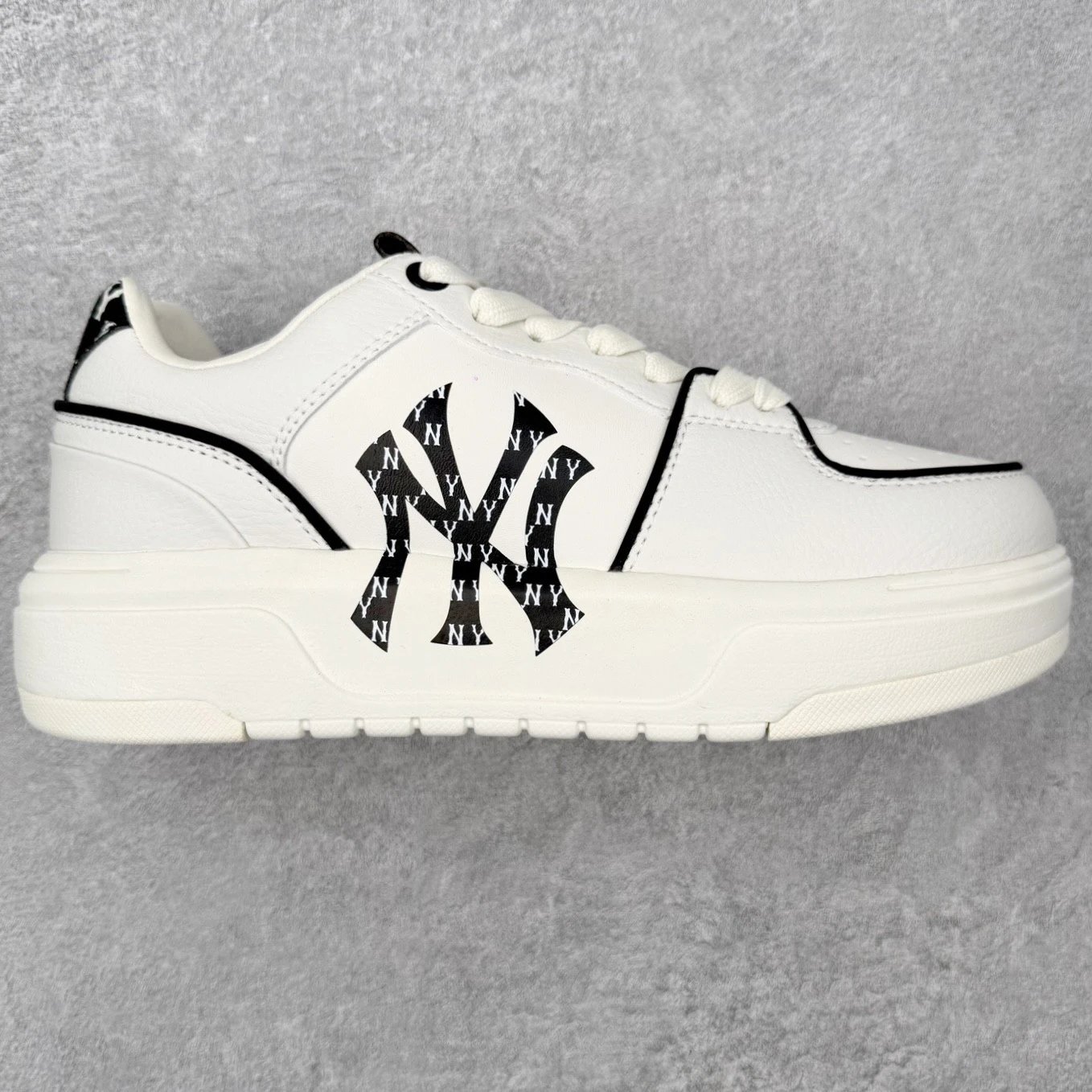 MLB Sneakers Low-Top Platform Baseball-Team Logo — white and black print