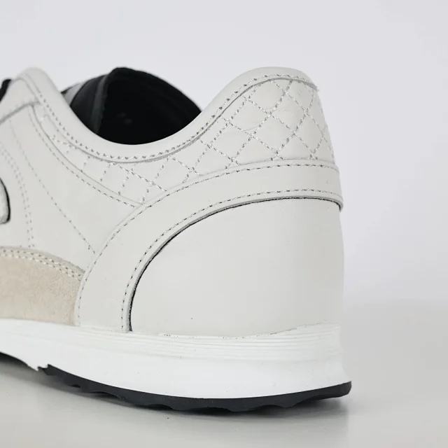 Chanel Sneakers Low-Top Double-C Logo product detail image 40
