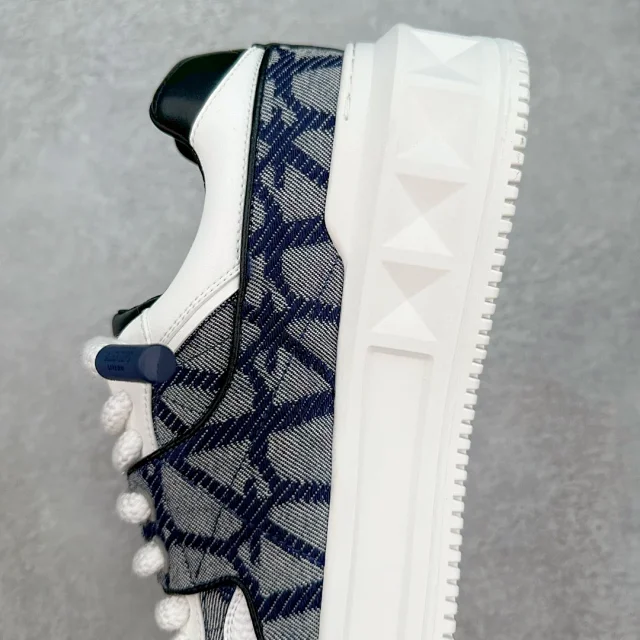 Valentino Garavani Sneakers One Stud XL Low-Top product detail image 16
