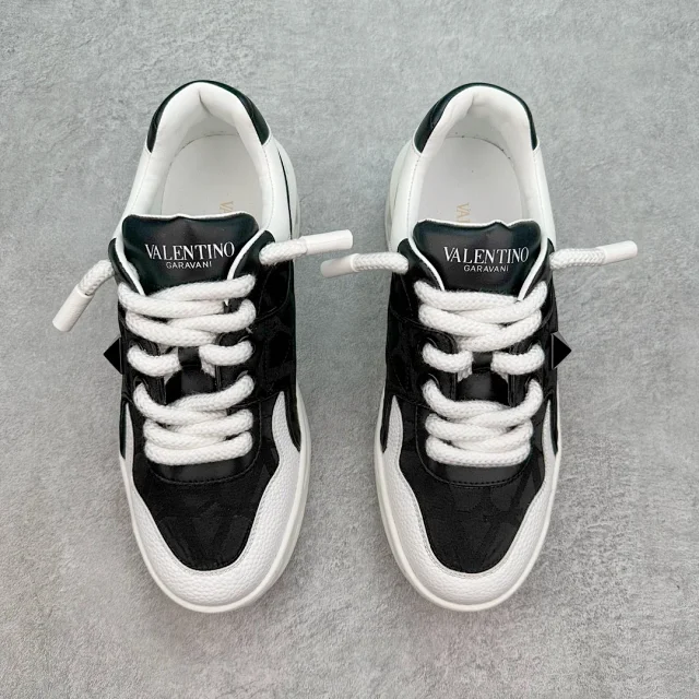 Valentino Garavani Sneakers One Stud XL Low-Top product detail image 2