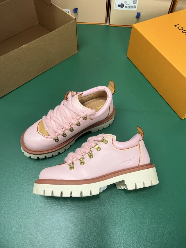 Louis Vuitton Boots Low-Top Workwear Lace-Up with Lug Soles product detail image 4