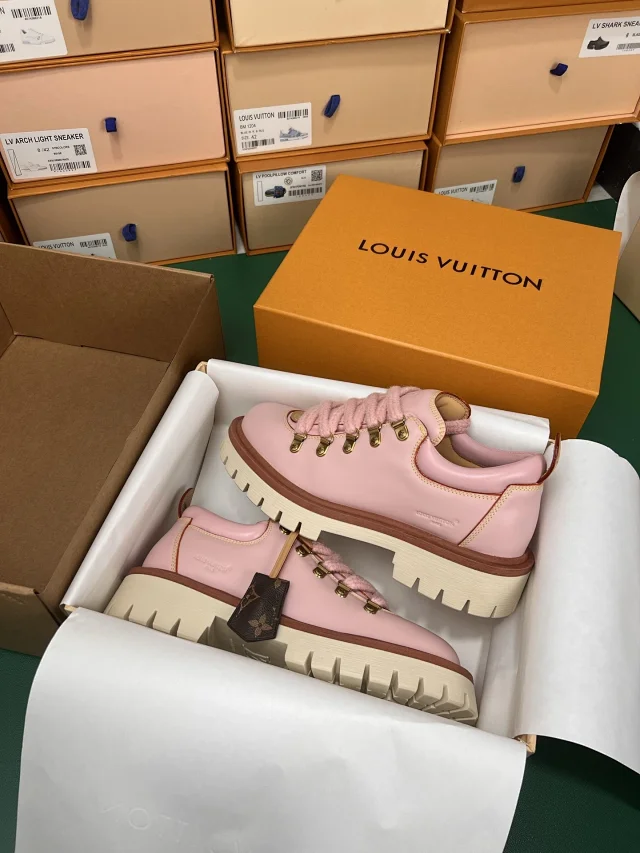 Louis Vuitton Boots Low-Top Workwear Lace-Up with Lug Soles product detail image 5