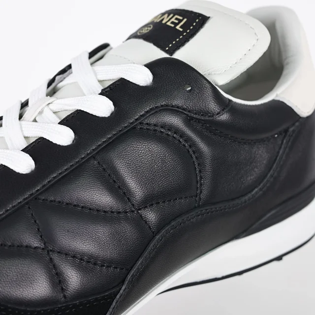 Chanel Sneakers Low-Top Double-C Logo product detail image 51