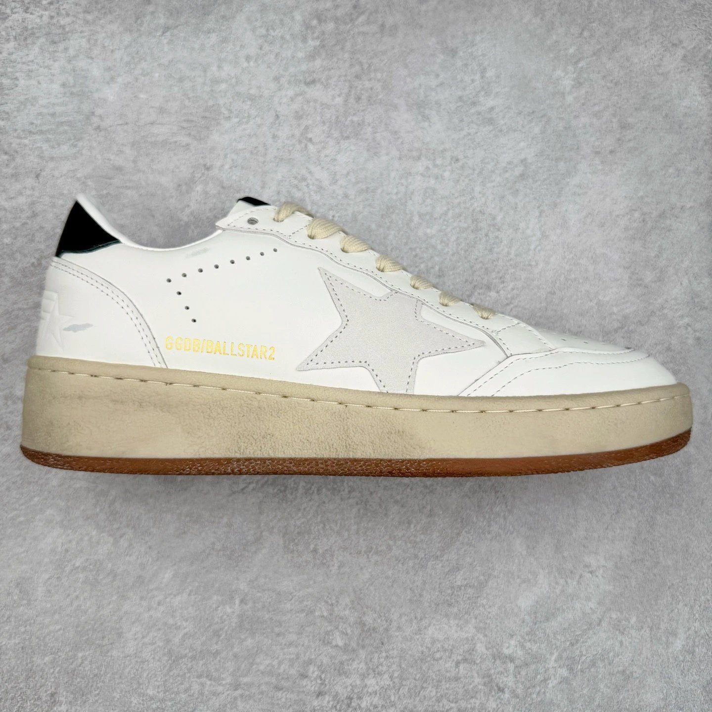 Golden Goose Sneakers Ball Star low-top star-appliqué — disheartened black tail