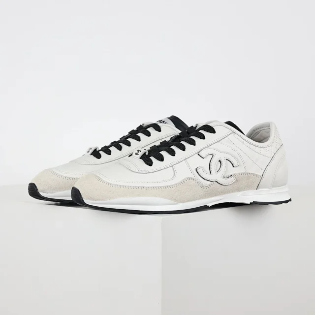 Chanel Sneakers Low-Top Double-C Logo product detail image 37