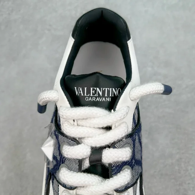 Valentino Garavani Sneakers One Stud XL Low-Top product detail image 14