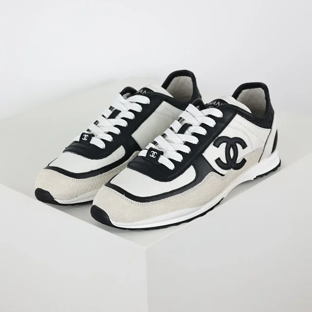 Chanel Sneakers Low-Top Double-C Logo product detail image 11