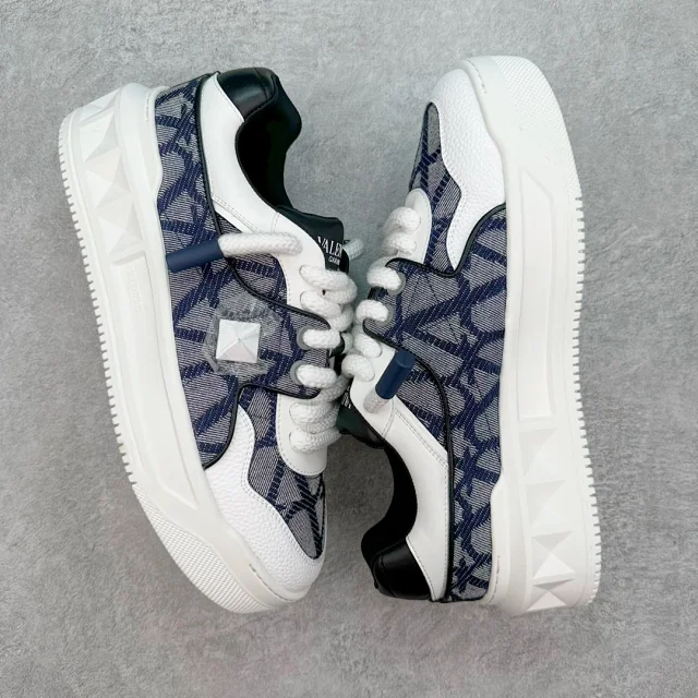 Valentino Garavani Sneakers One Stud XL Low-Top product detail image 12