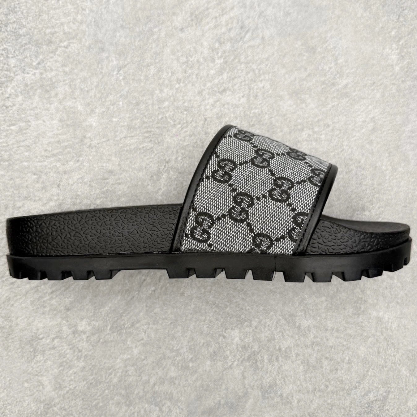Gucci Slippers Logo-Pattern Lug-Sole Slide — Black and gray