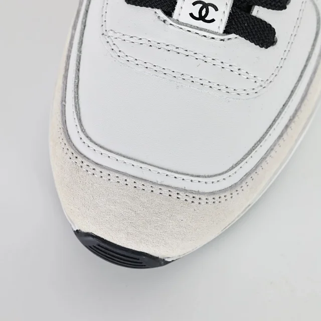 Chanel Sneakers Low-Top Double-C Logo product detail image 41