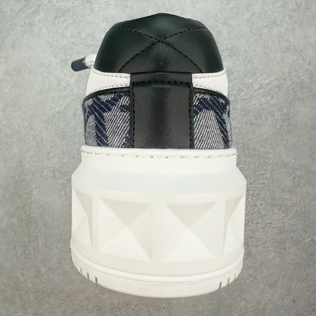 Valentino Garavani Sneakers One Stud XL Low-Top product detail image 17
