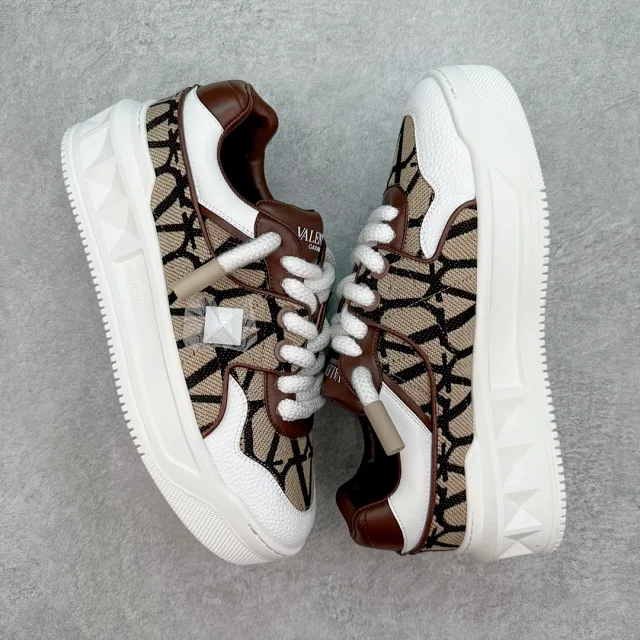 Valentino Garavani Sneakers One Stud XL Low-Top product detail image 21