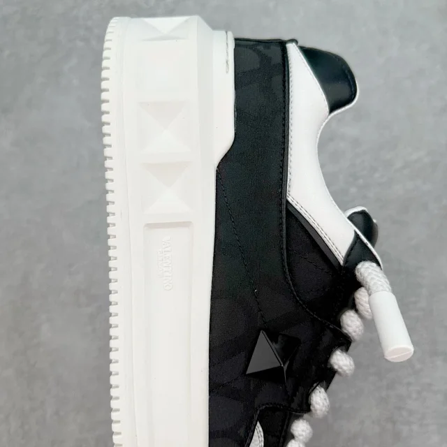 Valentino Garavani Sneakers One Stud XL Low-Top product detail image 6