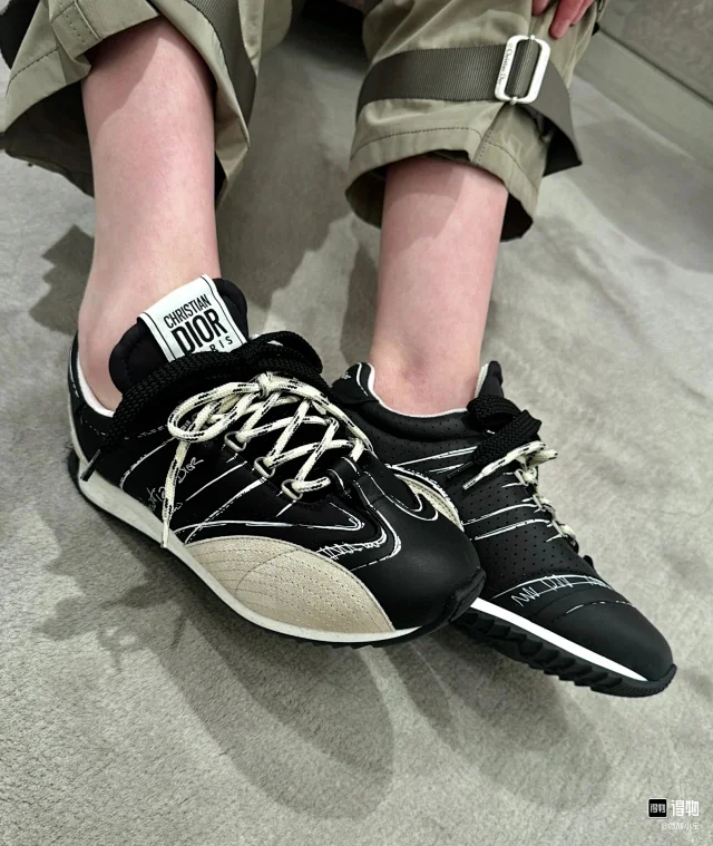 Dior Sneakers D-Sketch low-top lace-up with sketch-print panels product detail image 31