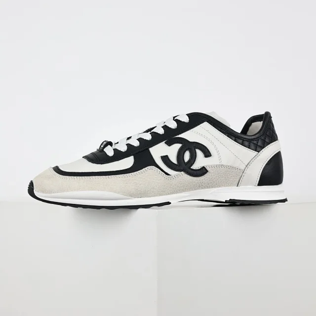 Chanel Sneakers Low-Top Double-C Logo product detail image 18