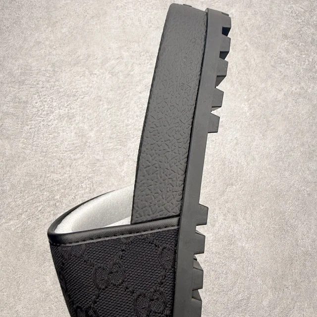 Gucci Slippers Logo-Pattern Lug-Sole Slide product detail image 16
