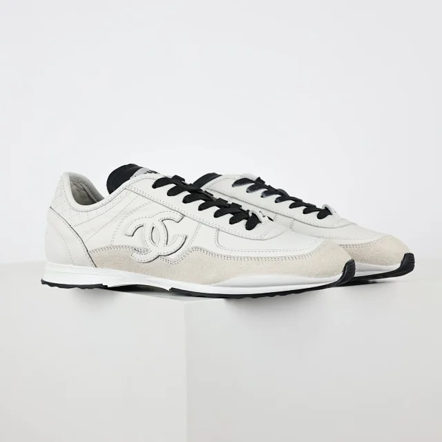 Chanel Sneakers Low-Top Double-C Logo product detail image 39