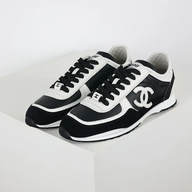 Chanel Sneakers Low-Top Double-C Logo product detail image 2