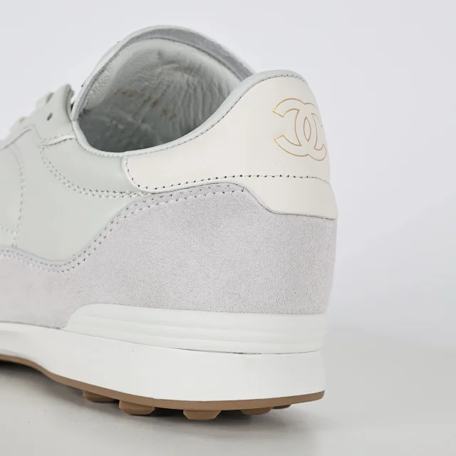 Chanel Sneakers Low-Top Double-C Logo product detail image 22