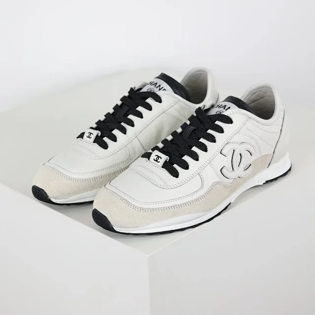 Chanel Sneakers Low-Top Double-C Logo product detail image 38
