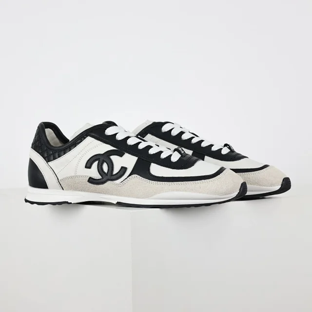 Chanel Sneakers Low-Top Double-C Logo product detail image 12