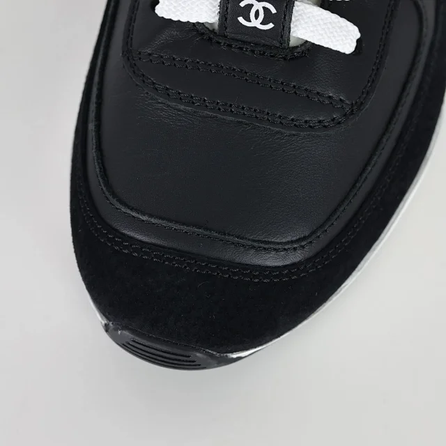Chanel Sneakers Low-Top Double-C Logo product detail image 32