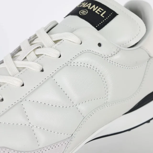 Chanel Sneakers Low-Top Double-C Logo product detail image 60