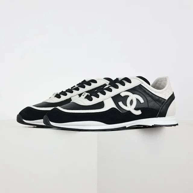 Chanel Sneakers Low-Top Double-C Logo product detail image 1