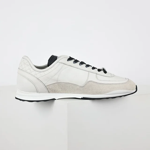 Chanel Sneakers Low-Top Double-C Logo product detail image 43