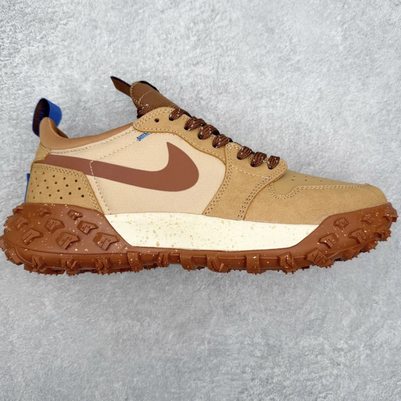 Nike Sneakers Low-Top Trail with Lug Outsole — Brown