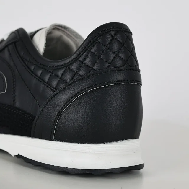 Chanel Sneakers Low-Top Double-C Logo product detail image 31