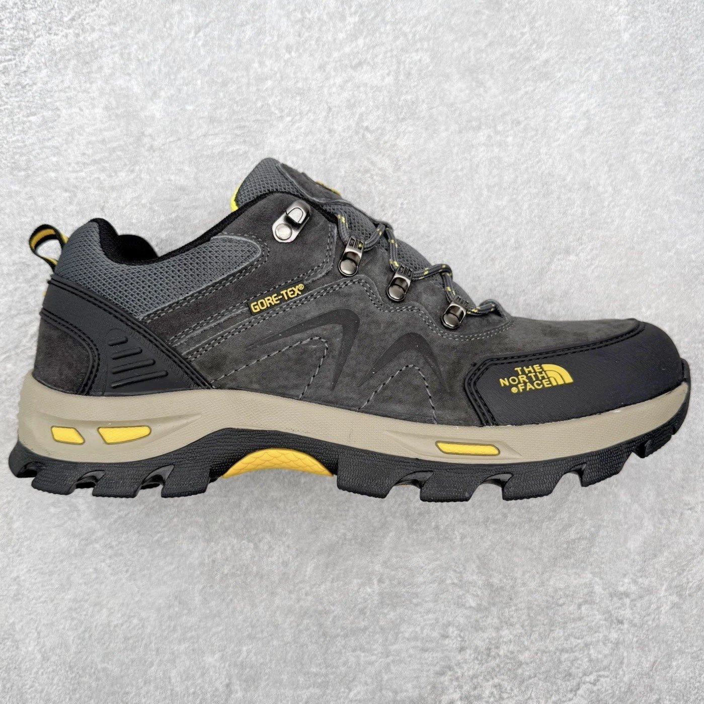 The North Face Sneakers Low-Top Mesh Hiking with Lug Sole — Gray-black