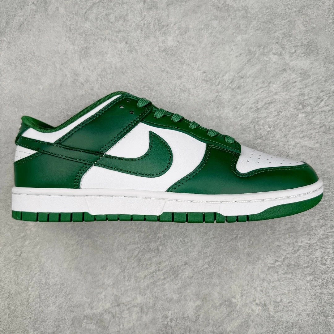 Nike Sneakers Dunk Low Retro — White and green