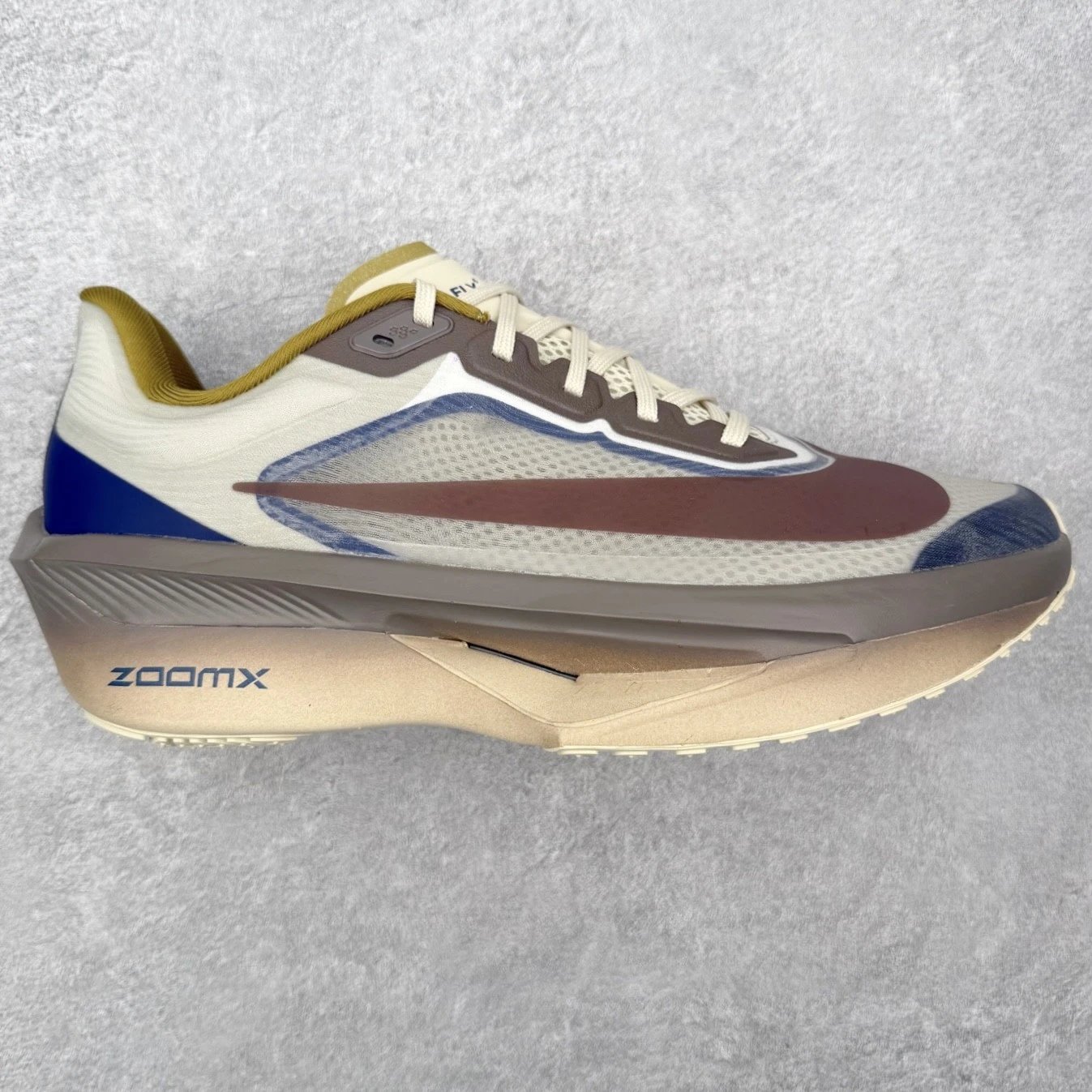 Nike Sneakers ZoomX running — Brown