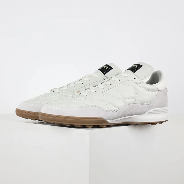 Chanel Sneakers Low-Top Double-C Logo product detail image 19