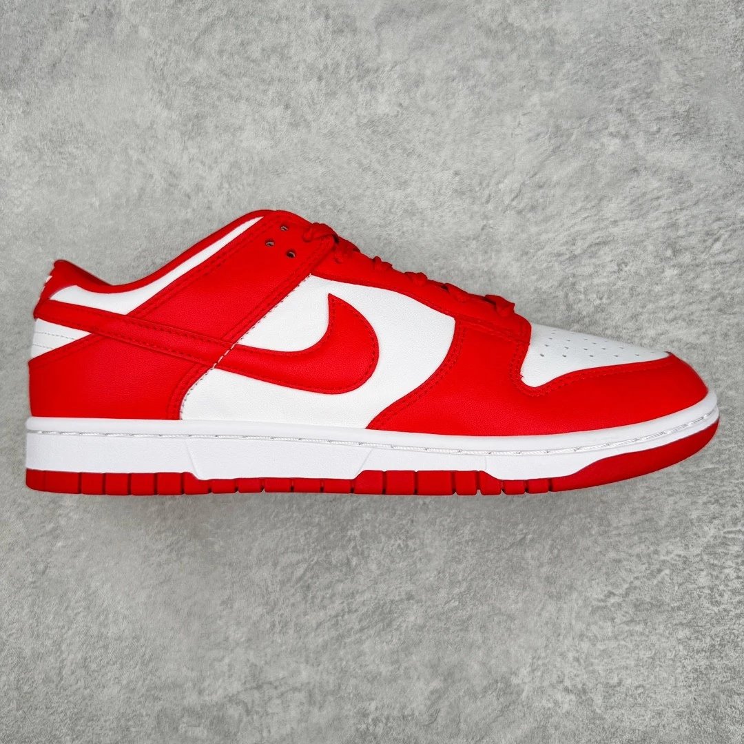Nike Sneakers Dunk Low Retro — White and red