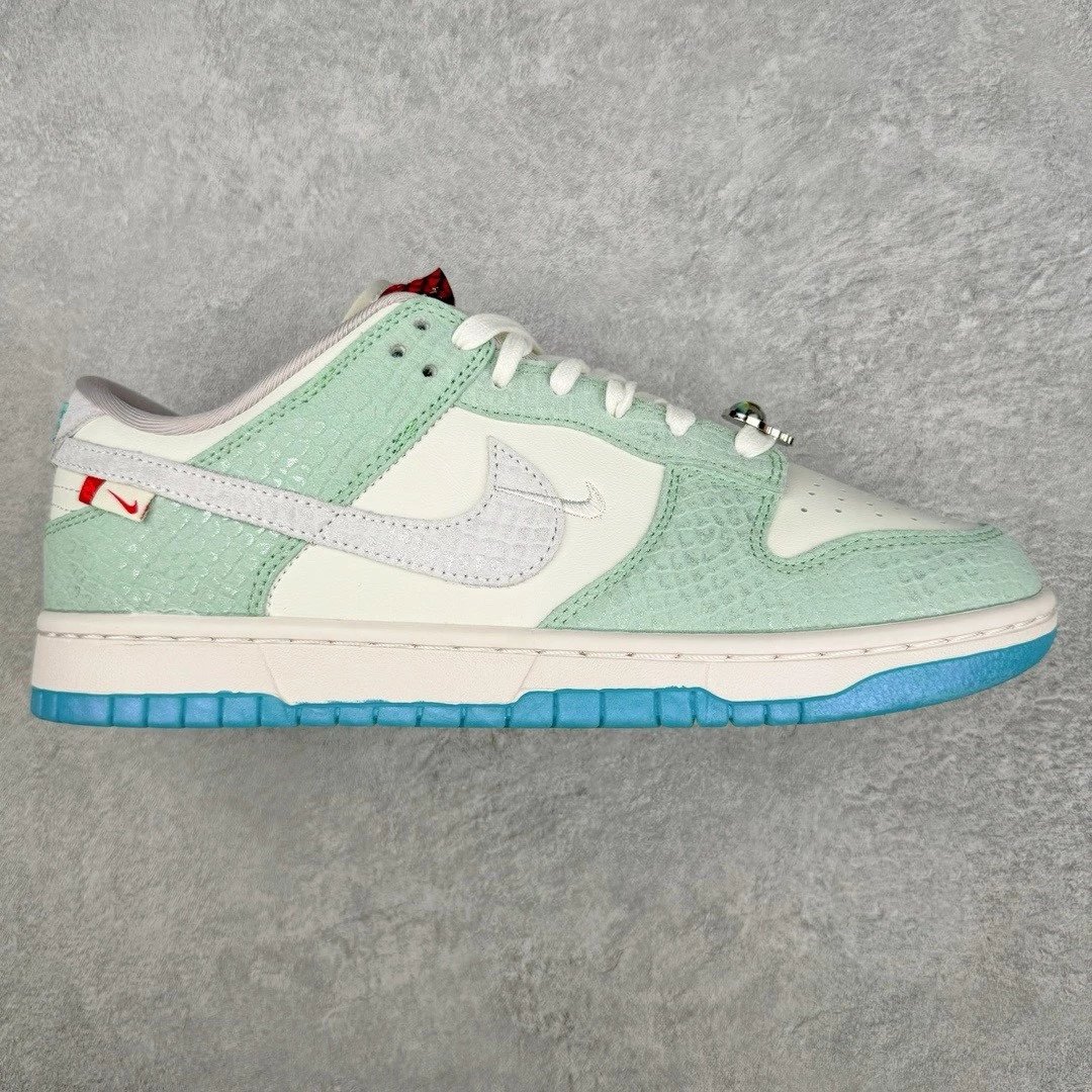 Nike Sneakers Dunk Low Retro — white cactus green