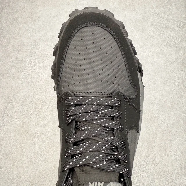 Nike Sneakers Low-Top Trail with Lug Outsole product detail image 4