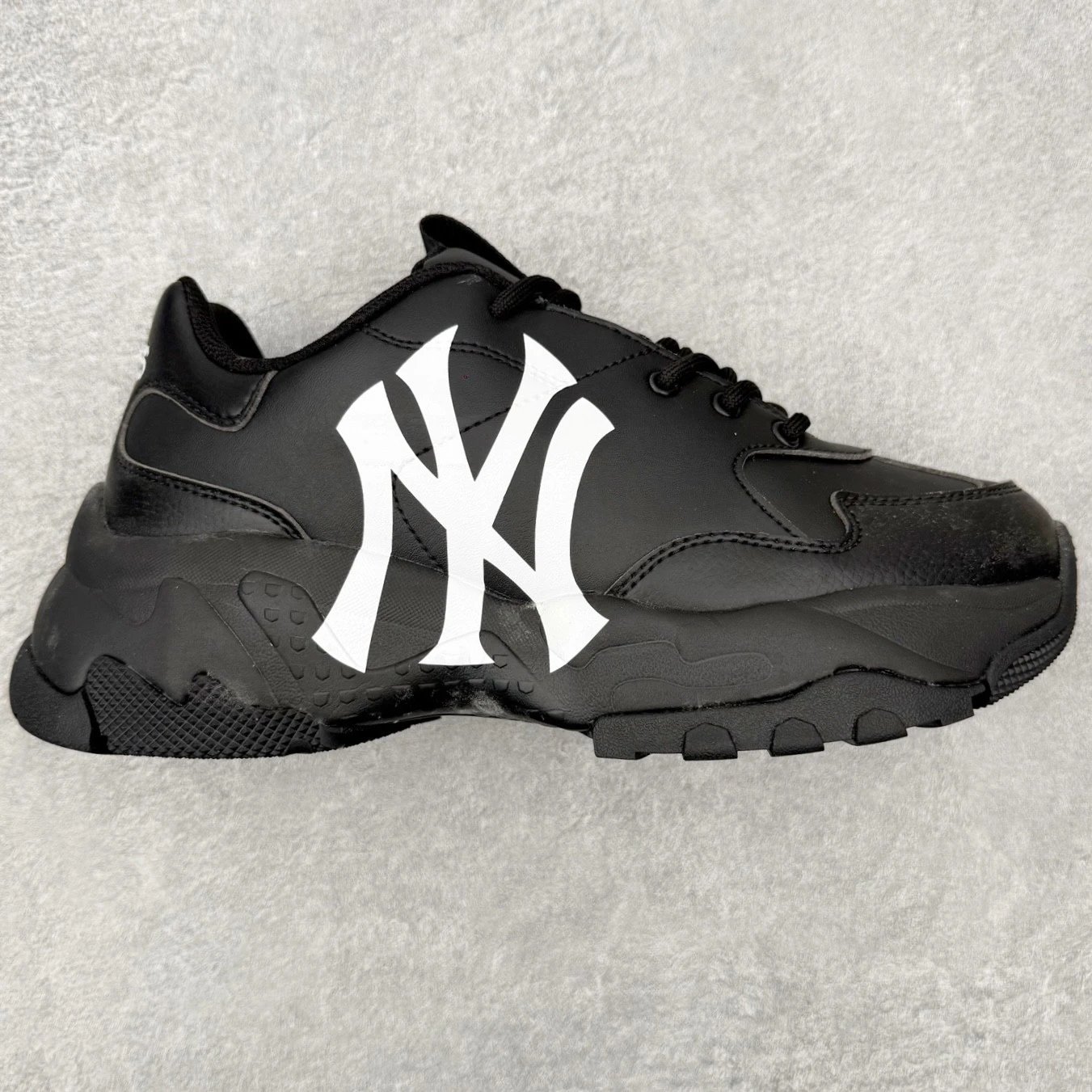 MLB Sneakers Low-Top Platform Baseball-Team Logo — Black Elevated