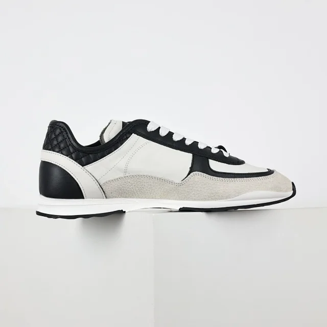 Chanel Sneakers Low-Top Double-C Logo product detail image 16